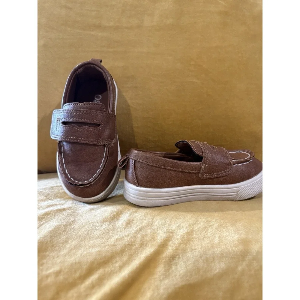 Oshkosh B'Gosh Sail hook and loop shoes Brown size 6
